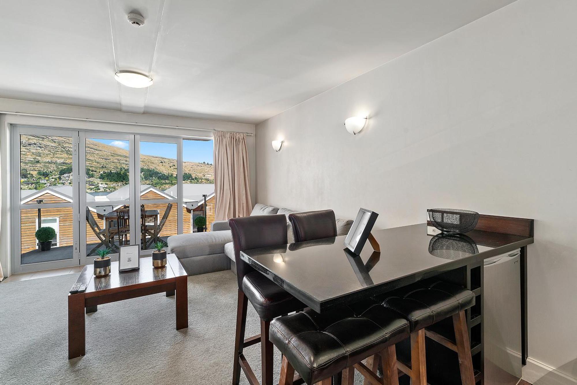 Lakeside Living - Modern 2-Bedroom Apartment Distretto di Distretto di Queenstown Esterno foto