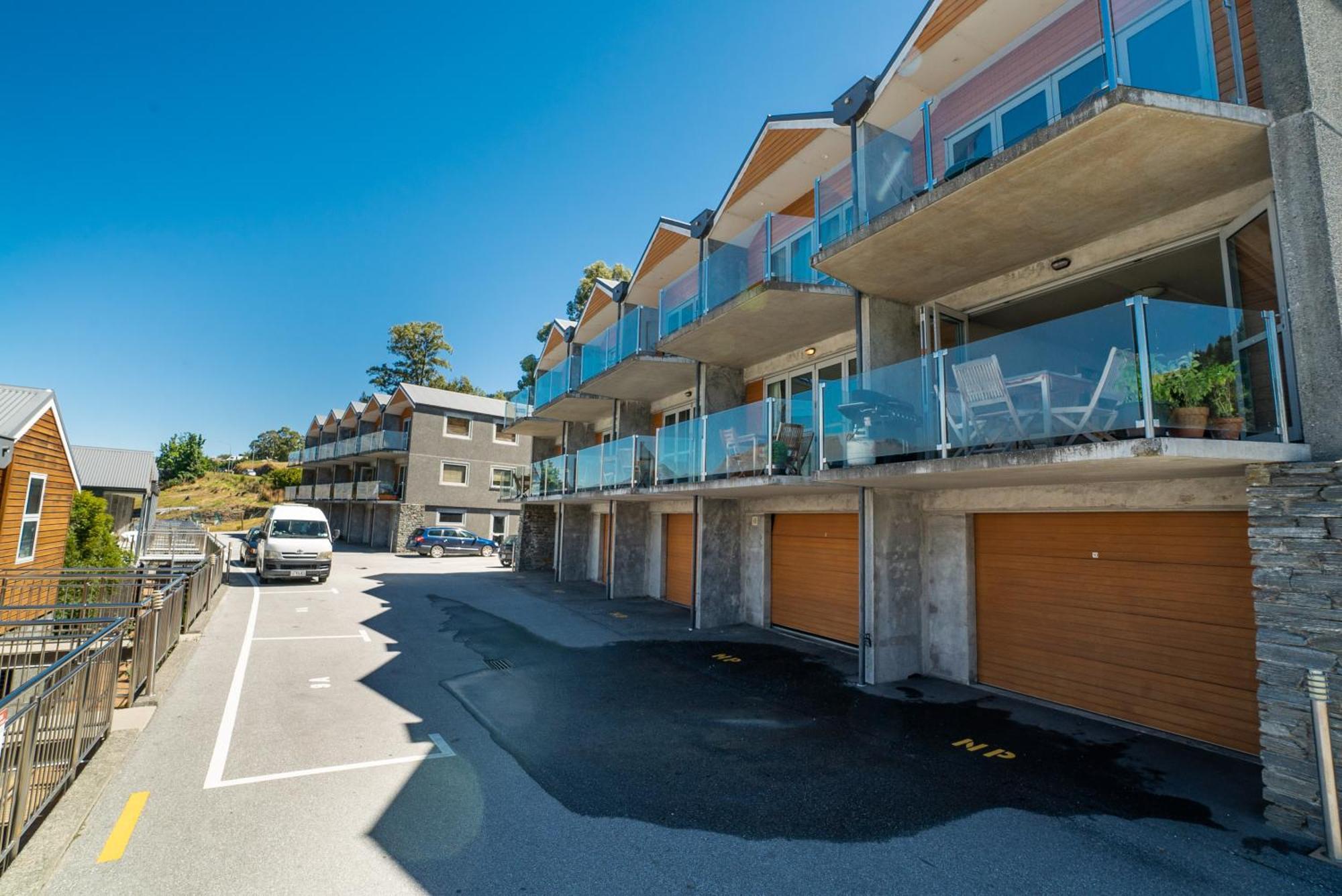Lakeside Living - Modern 2-Bedroom Apartment Distretto di Distretto di Queenstown Esterno foto